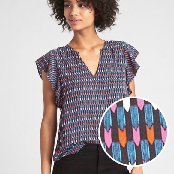 GAP Tops - Gasp Ruffle Sleeve Print Split-Neck Top size Small Geo Print